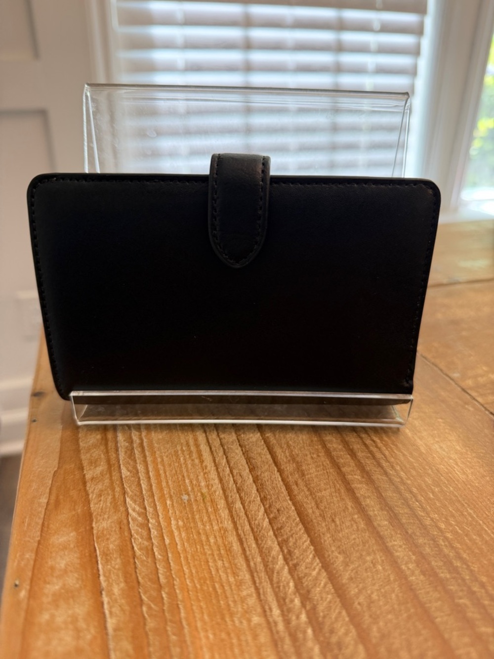 kate spade black wallet with lime interior and gold logo - Picture 2 of 5